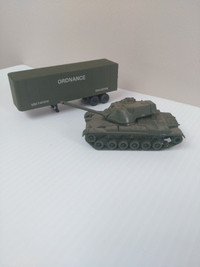 Ho scale model train military vehicles