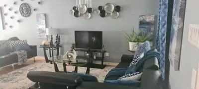 Superbe Maison de ville clé en main avec cour privée À LOUER à Sainte-Julie : Bail de 1 an : Raison...