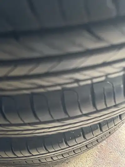 Set of four Excellent Sailun inspir all season tires four sale. The tire number is 195-65-15. They h...