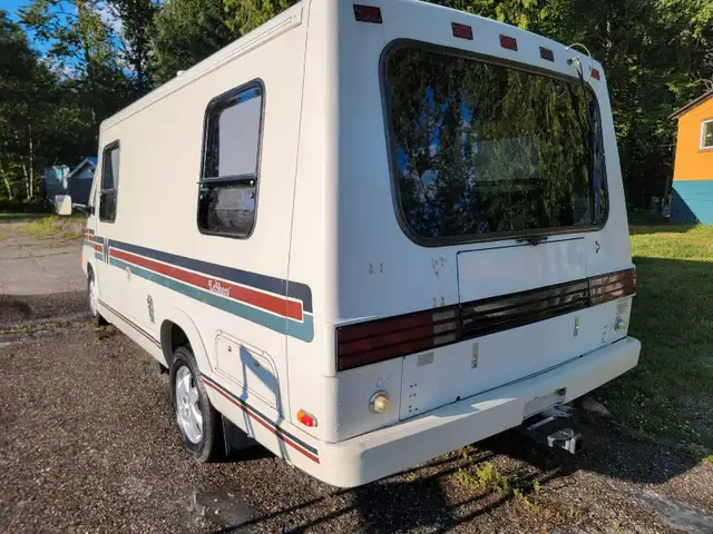 Super Lesharo in RVs & Motorhomes in Revelstoke - Image 3