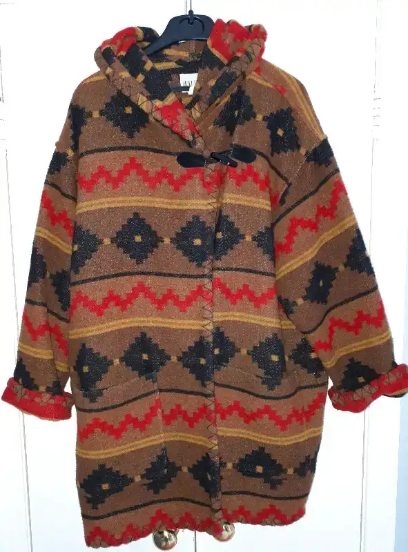 Manteau laine Holt Renfrew wool coat in Women's - Tops & Outerwear in City of Montréal - Image 7