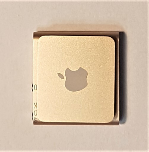 APPLE-ipod shuffle quatrième génération gold-doré 2 gb complet dans Appareils électroniques  à Saguenay - Image 3