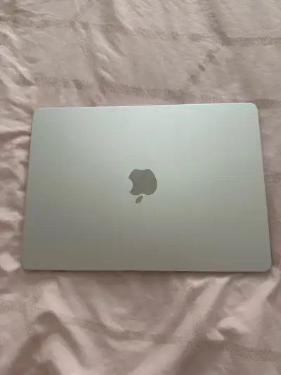 MacBook Air M4 Silver 13-inch + 1 year Applecare includes, View more