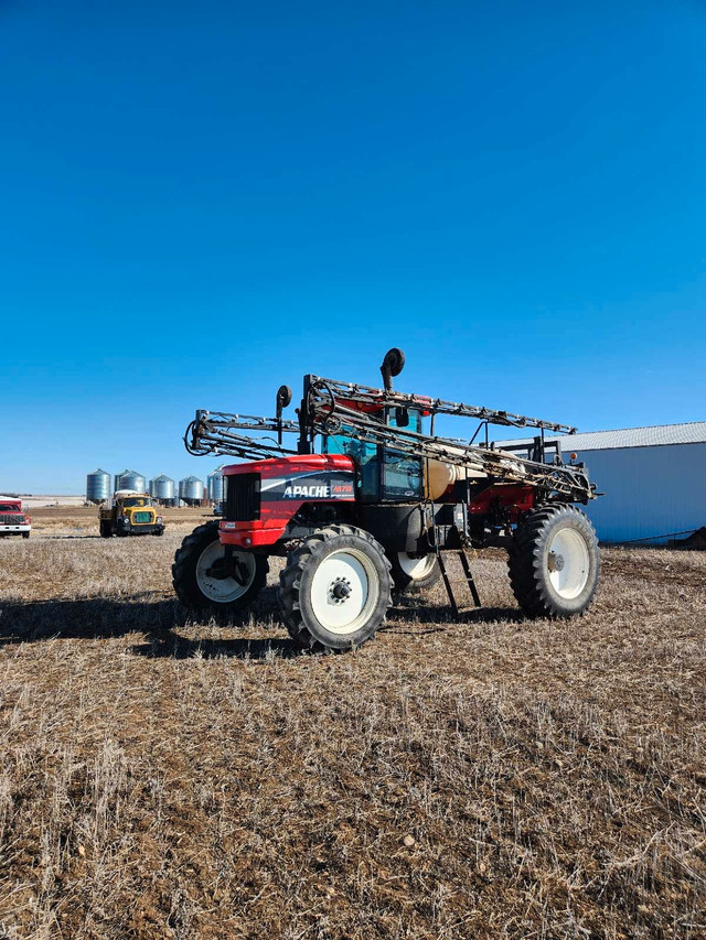 Apache sprayer  in Farming Equipment in Swift Current