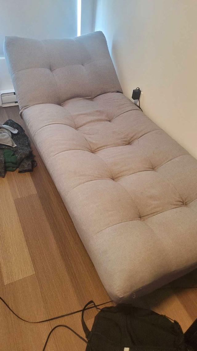L-Shaped 2 piece sofa beds dans Sofas et futons  à Laval/Rive Nord - Image 3