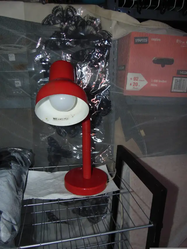 Lamp - Red in Other in Mississauga / Peel Region - Image 4
