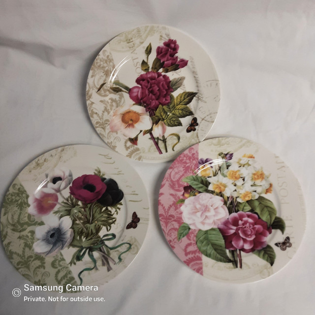 Nuova R2S Italy Dessert plates x 3 boxed floral Paula Scaletta in Kitchen & Dining Wares in Calgary - Image 2