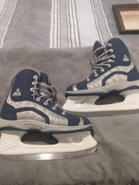 Men's Softec skates size 8 like new condition...condition....