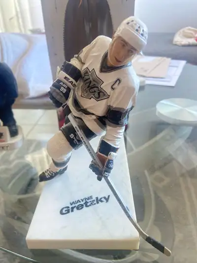 Wayne Gretzky McFarlane Figurine, View more