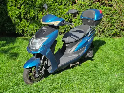 modèle Predator 72v 2021, très peu servi, en bonne condition. Les 6 batteries (12v 20ah) viennent ju...