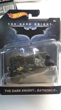 HOT WHEELS DIE CAST THE DARK KNIGHT BATMOBILE MINT!! 