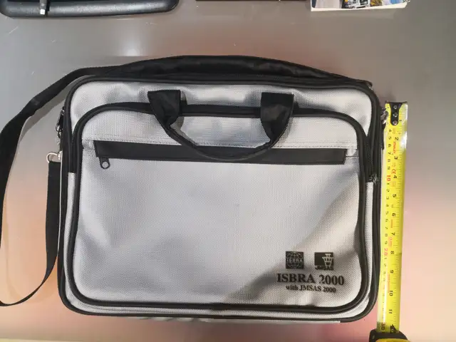 Laptop Computer Shoulder Bag Carrying Case in Laptop Accessories in Mississauga / Peel Region - Image 3