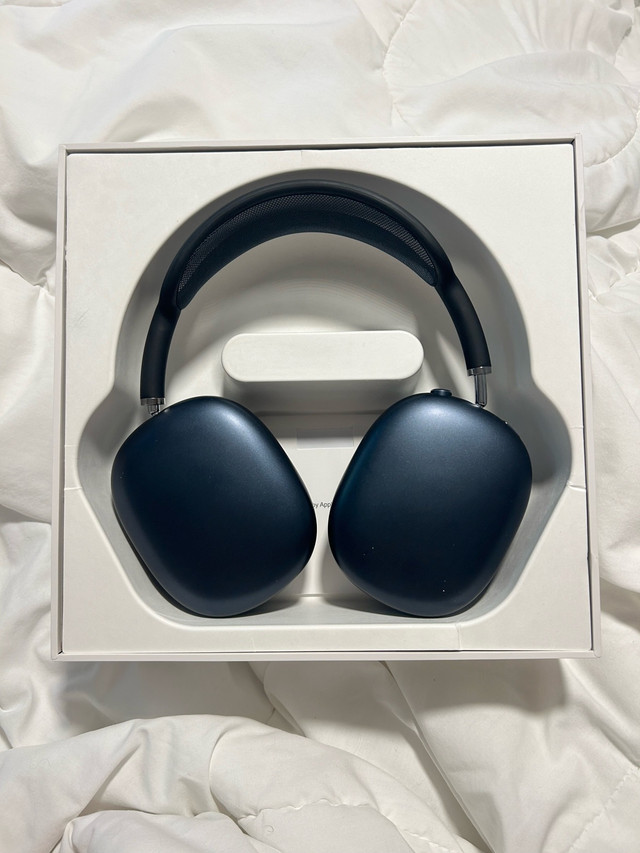 Apple AirPods Max (Midnight) in General Electronics in Dartmouth - Image 3