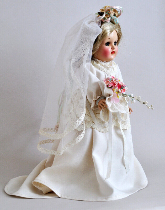VINTAGE TONI BRIDE DOLL 14" w VEIL SHOES XLNT COND PRICE DROP in Arts & Collectibles in Stratford - Image 4