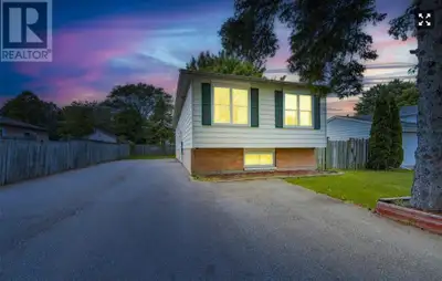 Turn-key investment or perfect family home! ✔️ 3 Bedrooms (3 up, 3 down) ✔️ 2 Modern Bathrooms ✔️ Op...