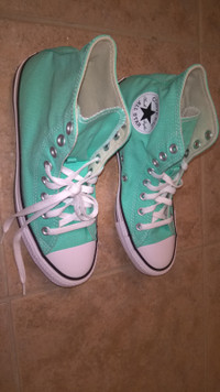 New Converse shoes, sizes 7 and 10 men, or 9 and 12 women avail.