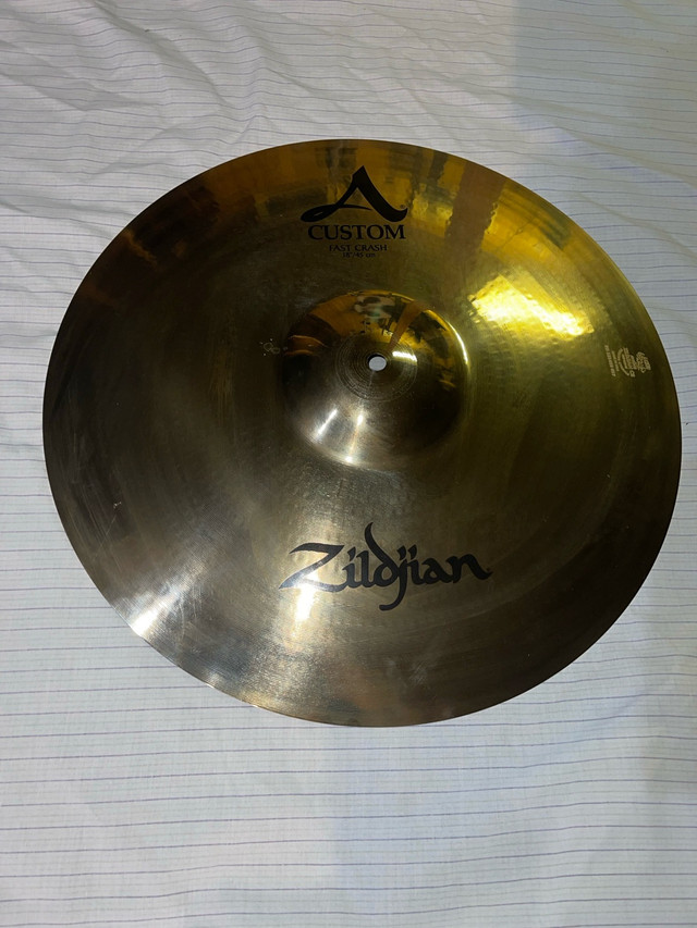 Zildjian A Custom Fast Crash 18” in Drums & Percussion in Kawartha Lakes - Image 2