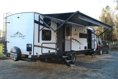 Like New! Used 10 nights less than 200 KM! Immaculate interior and exterior condition. Selling due t...