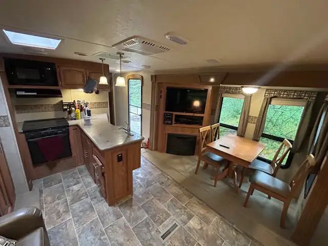 2014 Rockwood Windjammer 3029W in Travel Trailers & Campers in Fort St. John - Image 6