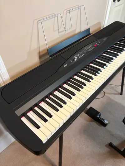 KORG PIANO 88 WEIGHTED KEYS IN EXCELLENT CONDITION , View more