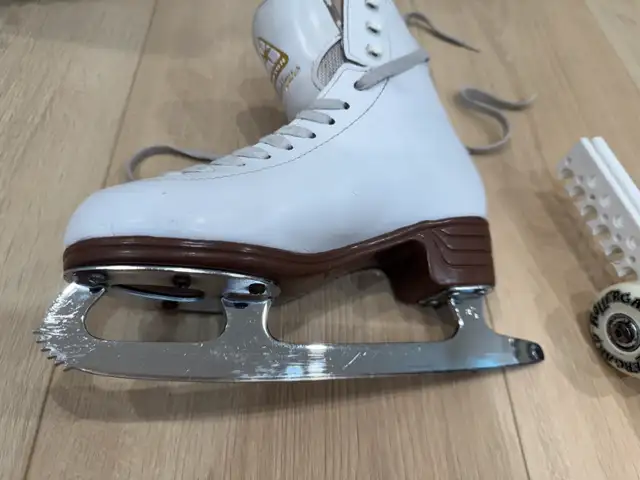 Jackson Girls’ Figure Skates – Size 3 （used）63234753731715121