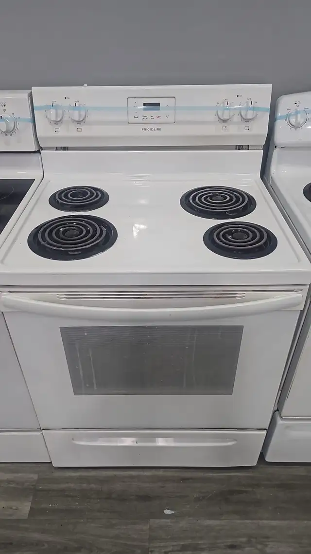 whirlpool 30 w freestanding electric stove range oven  in Stoves, Ovens & Ranges in Mississauga / Peel Region - Image 2