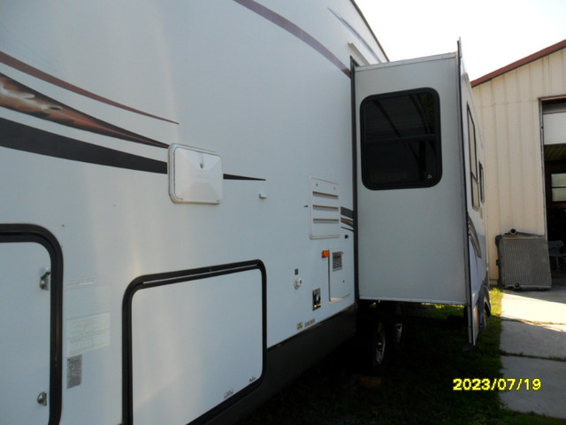 2013 Jayco Eagle Fifth Wheel 30.5 RLS in Travel Trailers & Campers in Woodstock - Image 4