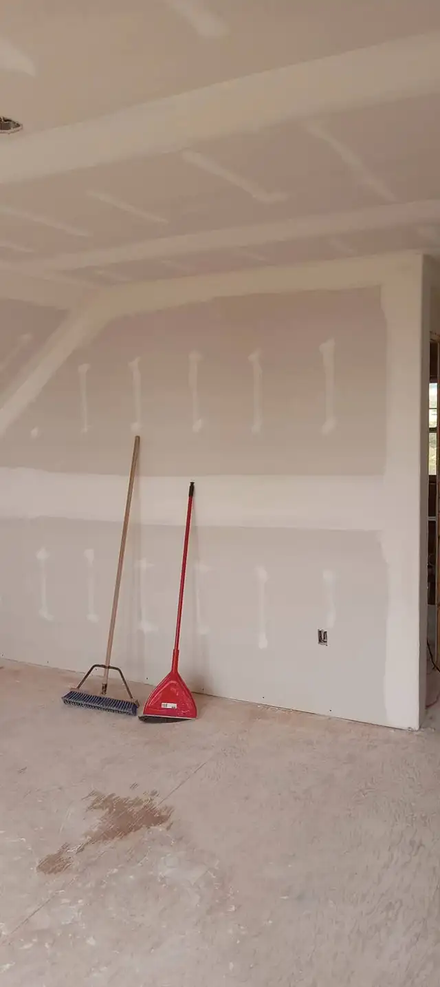 Drywall finishing, Seamfilling, installation in Drywall & Stucco Removal in Charlottetown - Image 2