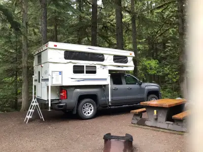 2005 Vanguard 8ft pop-up camper,queen bed+bunk,fridge,stove,hotwater,shower $9000.00 250-427-6325