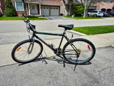 Jeep Cherokee 18 speed mountain bike, View more