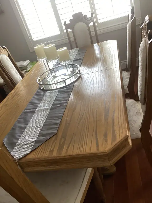Dining Table with Six Chairs and Two Arm Chairs Great Condition in Dining Tables & Sets in Hamilton - Image 2