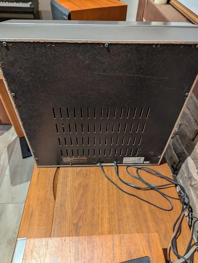 Mitsubishi LT-640 Linear Tracking Vertical Turntable in Stereo Systems & Home Theatre in Ottawa - Image 7