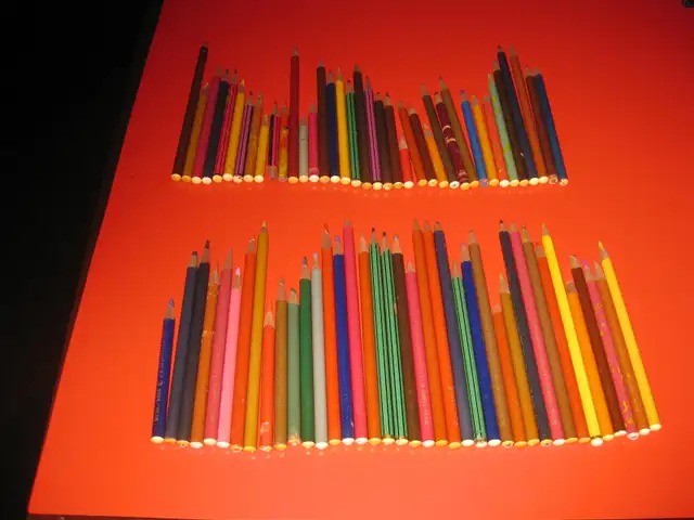 LUMBER CRAYONS - CRAYONS POUR LE BOIS JAUNE in Arts & Collectibles in Laval / North Shore - Image 7