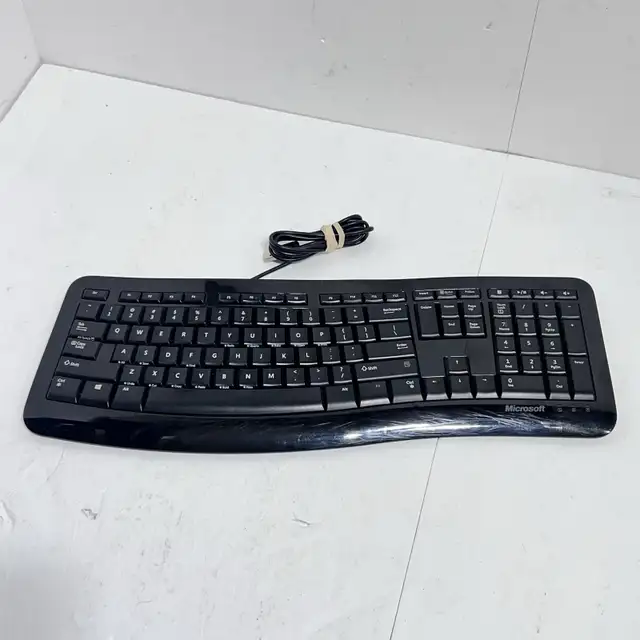 Microsoft Comfort Curve 3000 Keyboard wired usb  in Mice, Keyboards & Webcams in Winnipeg - Image 2