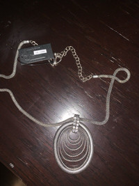 Collier jamais porté