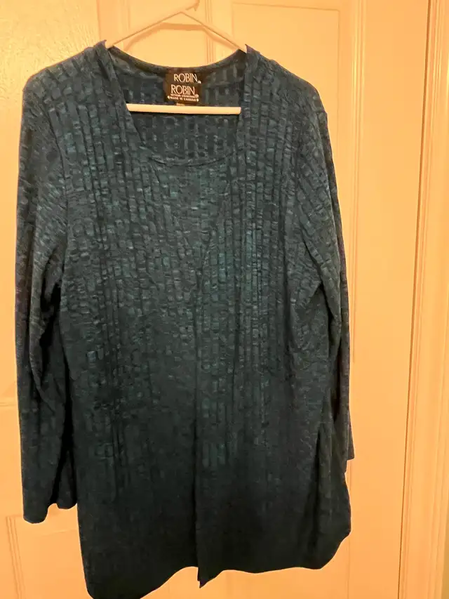 sweater set, never worn, XXL, $10 in Women's - Tops & Outerwear in City of Halifax - Image 5