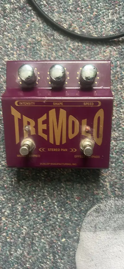 Selling my Dunlop Tremolo Stereo Pan pedal. This pedal delivers a wide range of tremolo effects, fro...