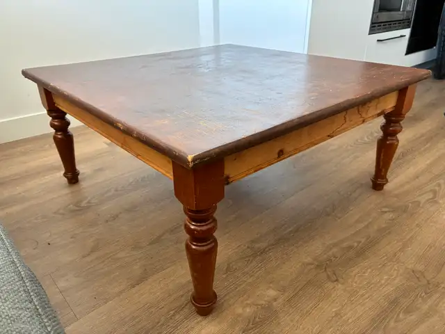 Wooden coffee table in Coffee Tables in City of Toronto - Image 3