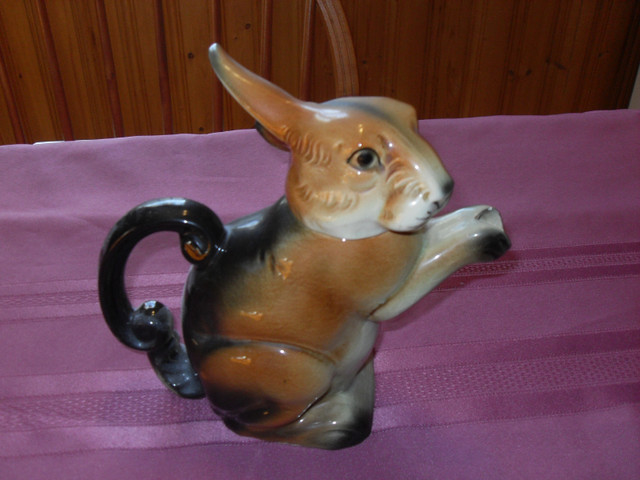 Vintage Bunny Coffee Pot (No chips or cracks) in Kitchen & Dining Wares in Bridgewater - Image 2