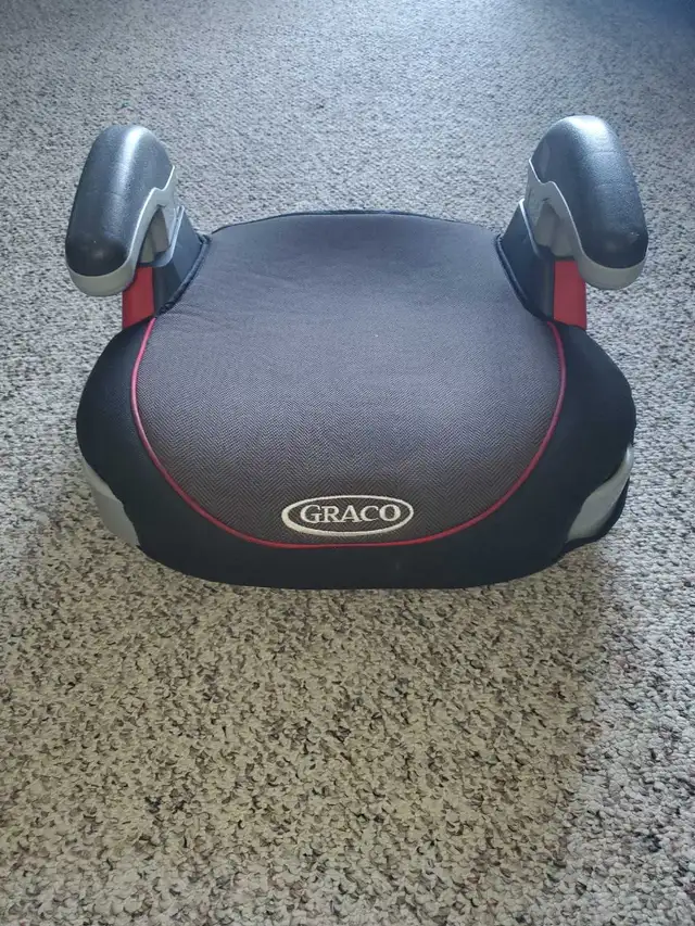 Graco Backless Booster Car Seat in Strollers, Carriers & Car Seats in Edmonton - Image 4