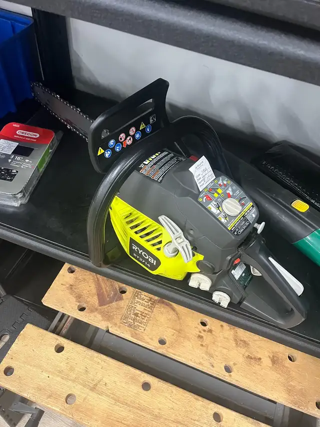 Ryobi Chainsaw in Power Tools in Brantford - Image 2