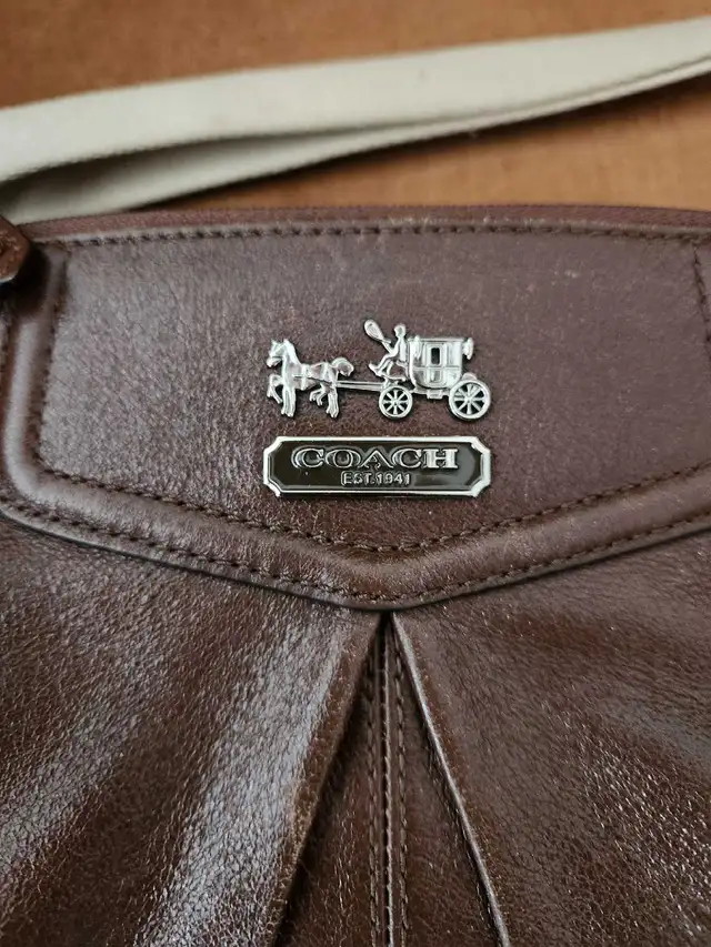 Vintage Coach Leather Crossbody  in Women's - Bags & Wallets in Oakville / Halton Region - Image 3