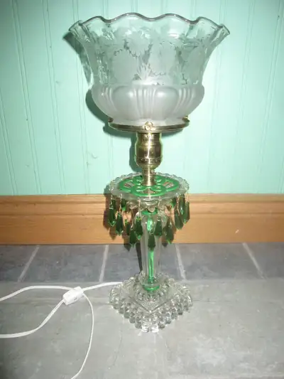 GORGEOUS VINTAGE GLASS WITH GREEN PRISMS TABLE LAMP, View more