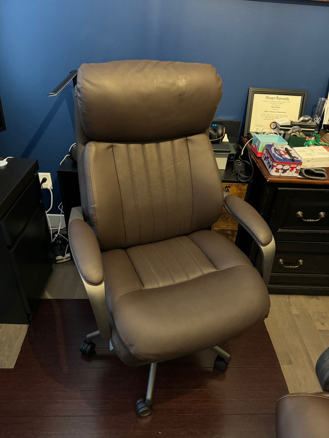 Lay Z Boy Executive Office Chair in Chairs & Recliners in St. Albert