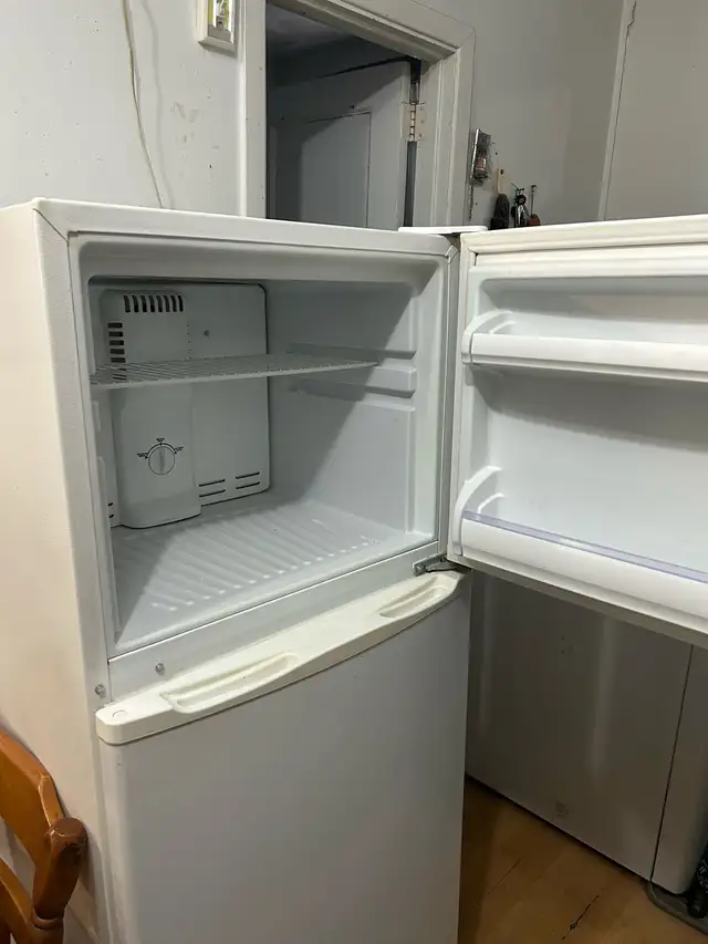 Réfrigérateur Whirlpool in Refrigerators in Trois-Rivières - Image 2