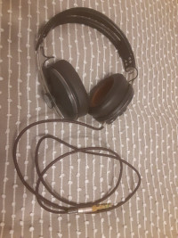 Headphones: Sennheiser, Samsung Earbuds, Unbranded headphones
