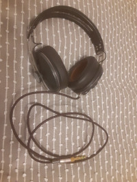 Headphones: Sennheiser, Samsung Earbuds, stereo jack