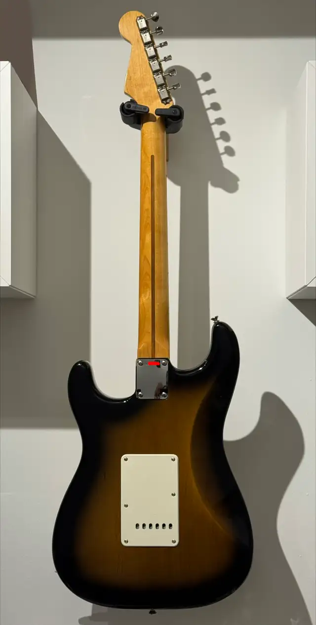 Fender Stratocaster American Vintage ‘57 in Guitars in City of Toronto - Image 4