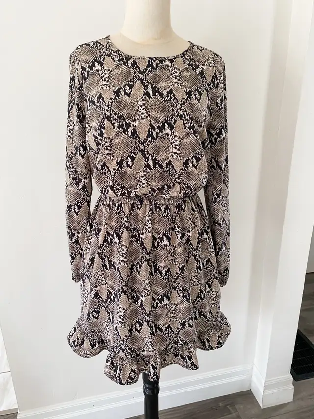 Long Sleeve Dress in Women's - Dresses & Skirts in Kitchener / Waterloo - Image 11