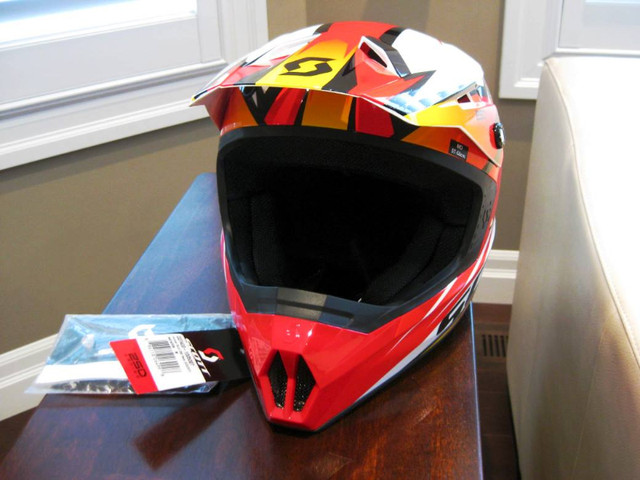 Scott 250 Race Red/White Motocross ATV Helmet New Adult Size M in Dirt Bikes & Motocross in Kitchener / Waterloo - Image 3